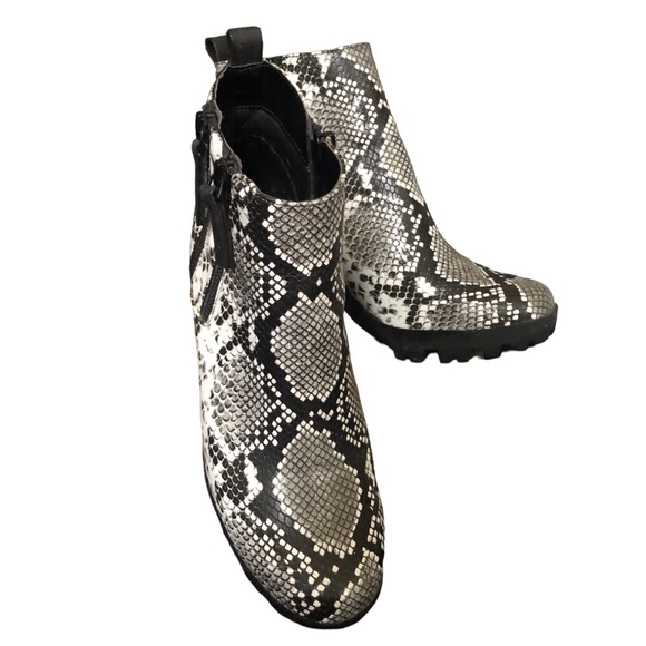 Mix No. 6 Snake Print Ankle Booties Size 7.5 - Picture 2 of 10